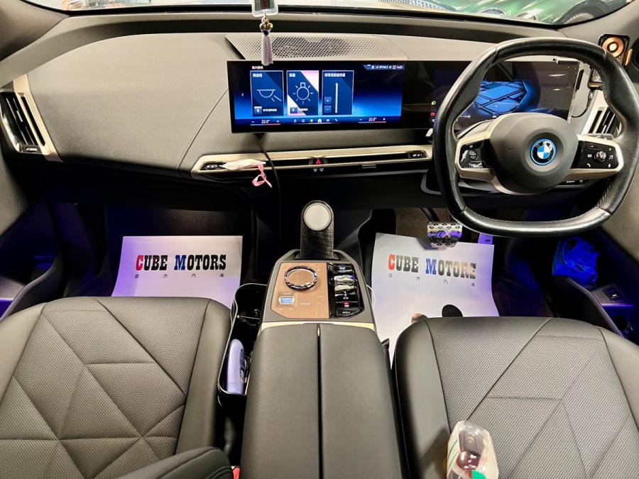 iX xDrive40 - Image 5